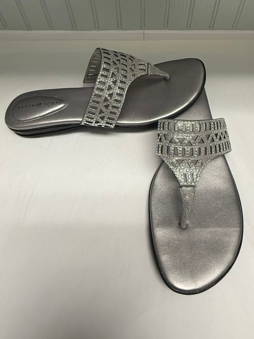 KAREN SCOTT Silver/Rhinestone Bling Sandals with Heel Padding Size 9.5M